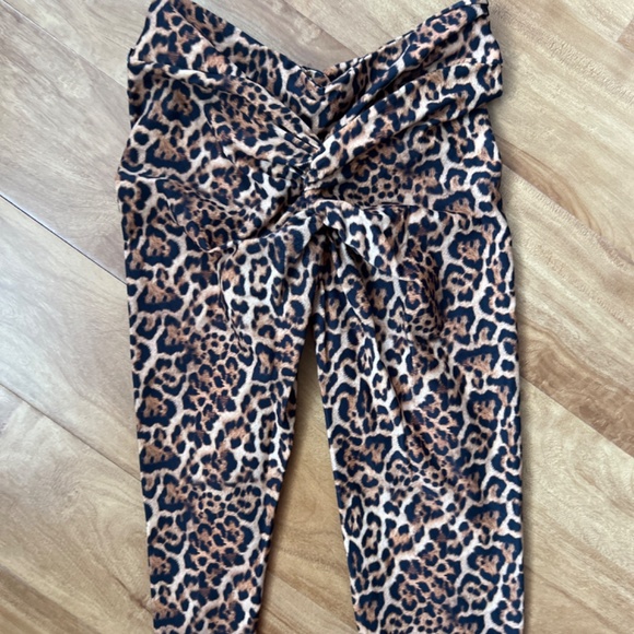 Lici fit v-cut scrunch cheetah legging - Picture 2 of 3